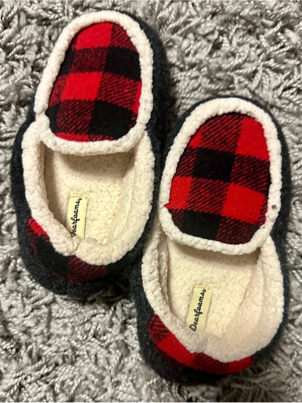 dearfoams Black Cozy Slip-On Slippers with Textured Soles